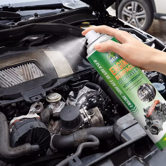 Sgrassatore per motori a schiuma per superfici